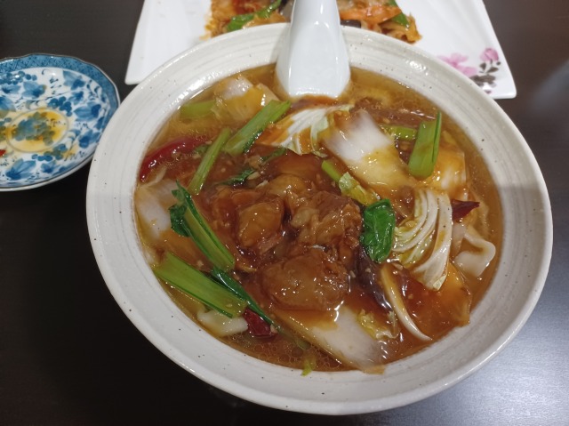 満州園刀削麺1