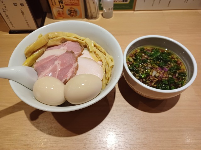 すみ田昆布水つけ麺1