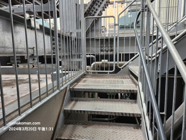 ミライタワー外階段1