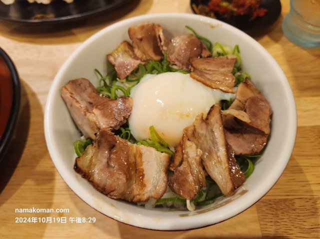 うま屋ラーメン温玉ねぎ豚丼