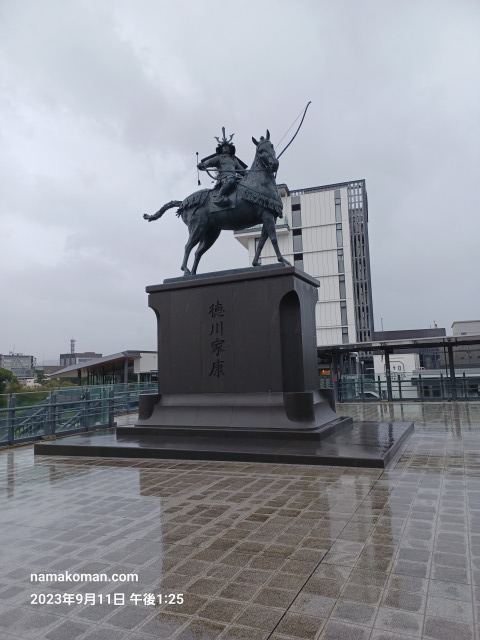 東岡崎駅家康像