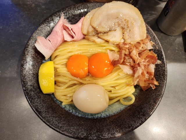 有象無象タマゴかけ麺GOD